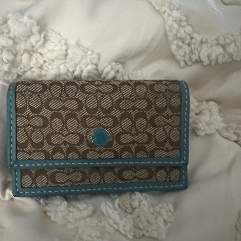 Coach Compact Snatch Wallet - Picture 2 of 6